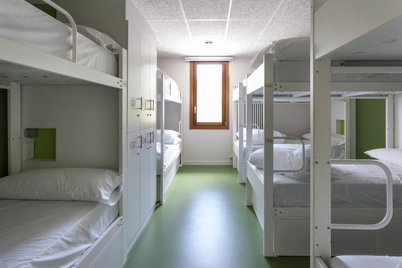 Youth Hostel Non Stop Inn By Irrisarri Land Иганци Номер фото