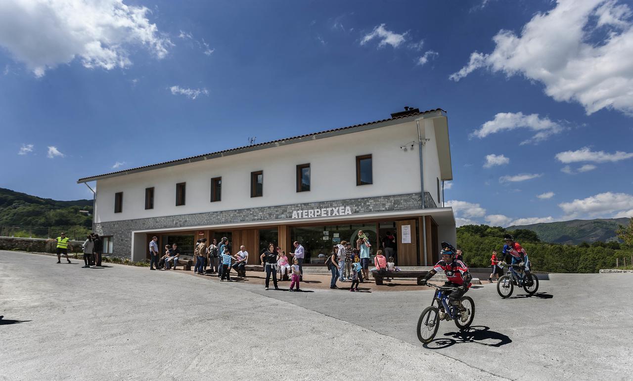 Youth Hostel Non Stop Inn By Irrisarri Land Иганци Экстерьер фото